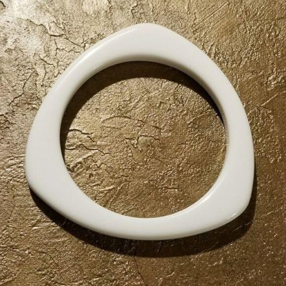 Retro 80s Lucite Triangle White Bangle Bracelet - Picture 3 of 6
